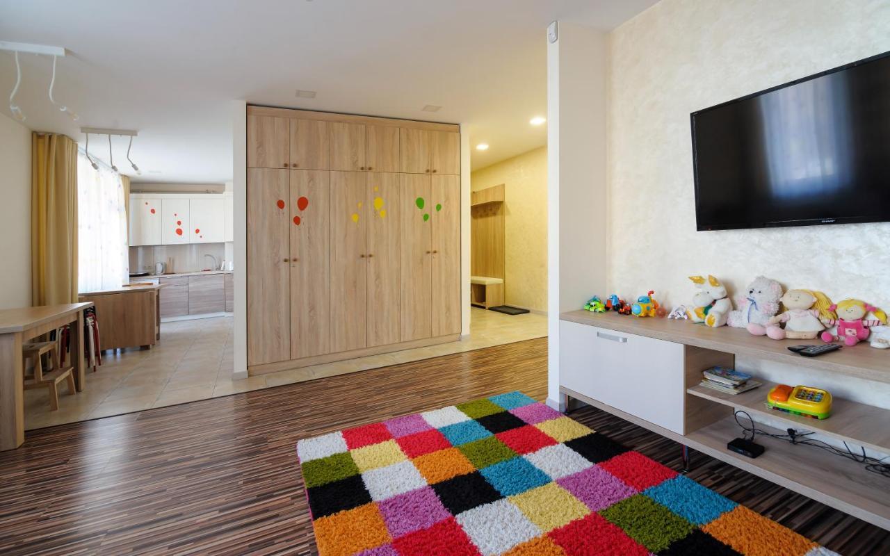 Colored Balloons - 3 Bedrooms, 3 Bathrooms, Equipped Large Apartments Lviv Ngoại thất bức ảnh