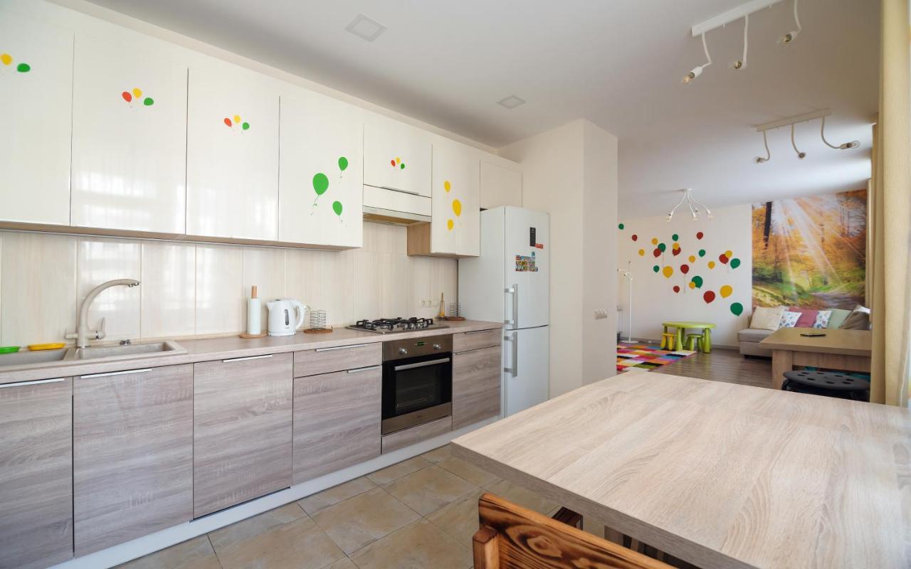 Colored Balloons - 3 Bedrooms, 3 Bathrooms, Equipped Large Apartments Lviv Ngoại thất bức ảnh