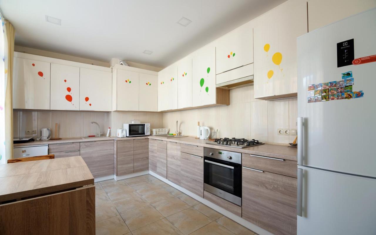 Colored Balloons - 3 Bedrooms, 3 Bathrooms, Equipped Large Apartments Lviv Ngoại thất bức ảnh