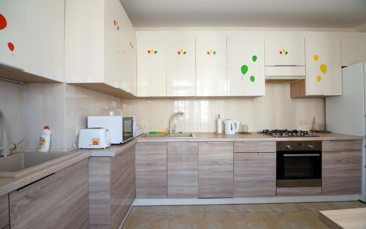 Colored Balloons - 3 Bedrooms, 3 Bathrooms, Equipped Large Apartments Lviv Ngoại thất bức ảnh