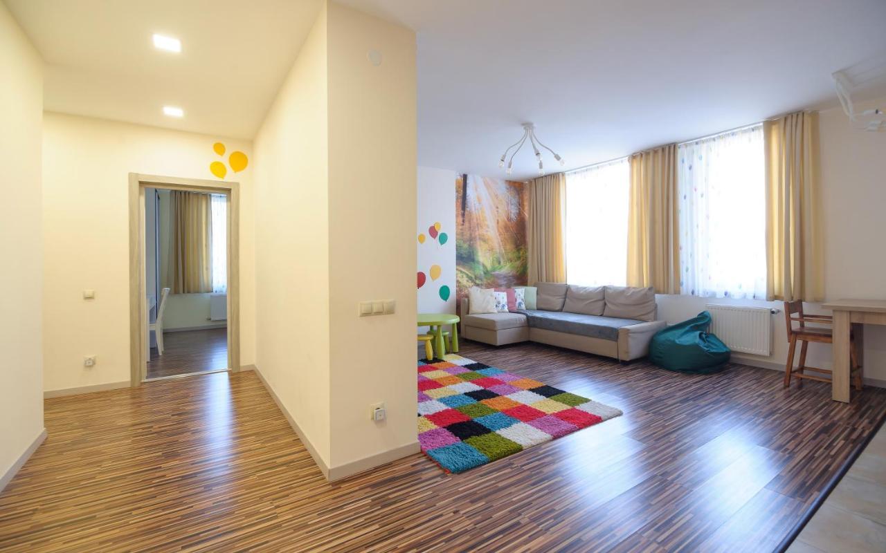Colored Balloons - 3 Bedrooms, 3 Bathrooms, Equipped Large Apartments Lviv Ngoại thất bức ảnh